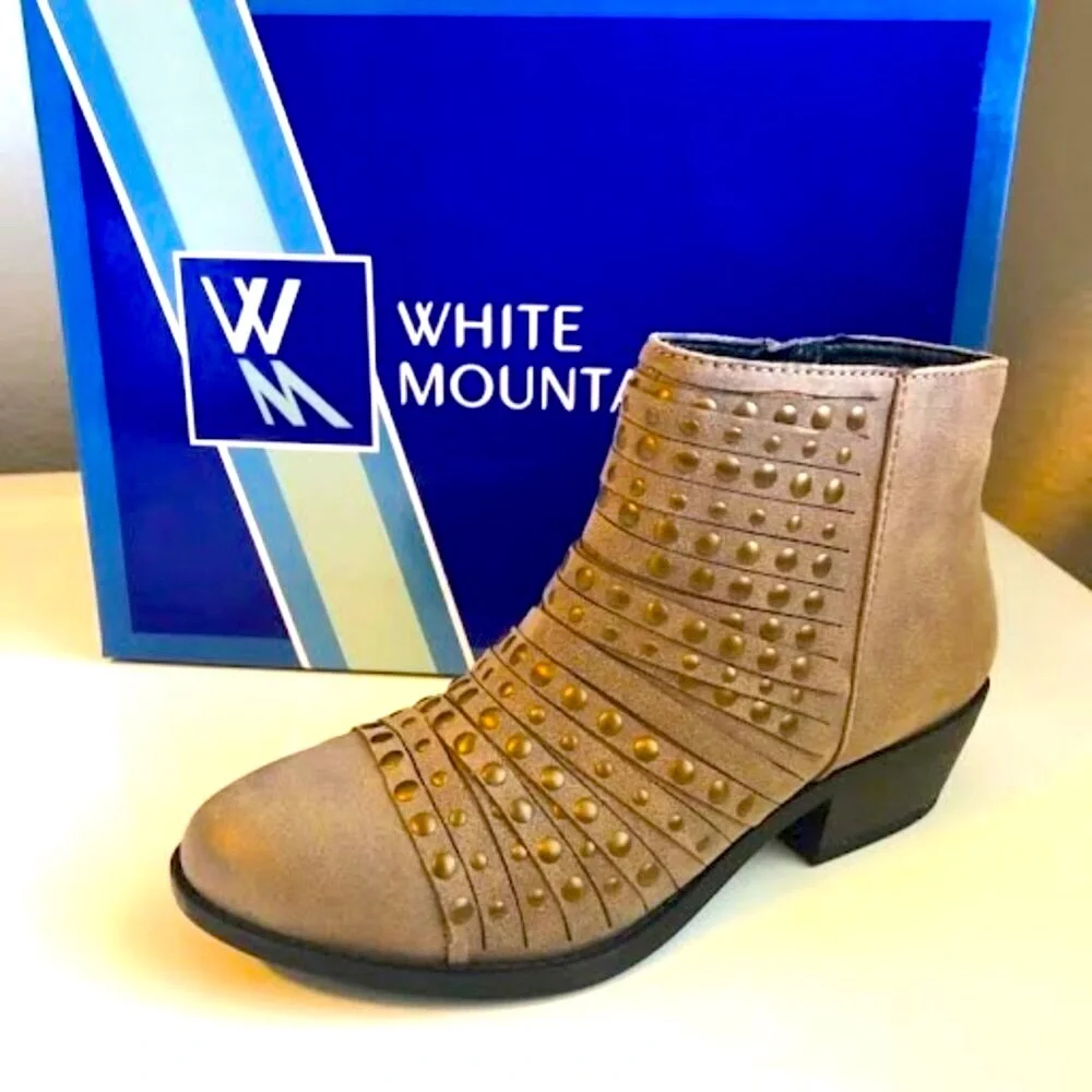 NWT WHITE MOUNTAIN Desire Studded Ankle Bootie Western Heel Taupe 6